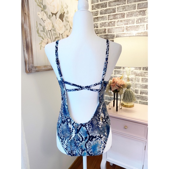 NWT Shade & Shore One piece swimsuit - Picture 4 of 7